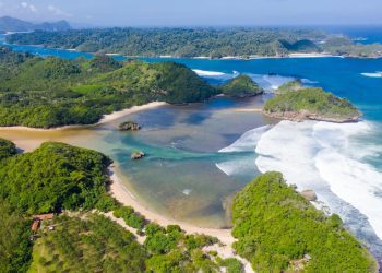 7 Pantai yang Sayang untuk Dilewatkan Saat Berkunjung ke Malang